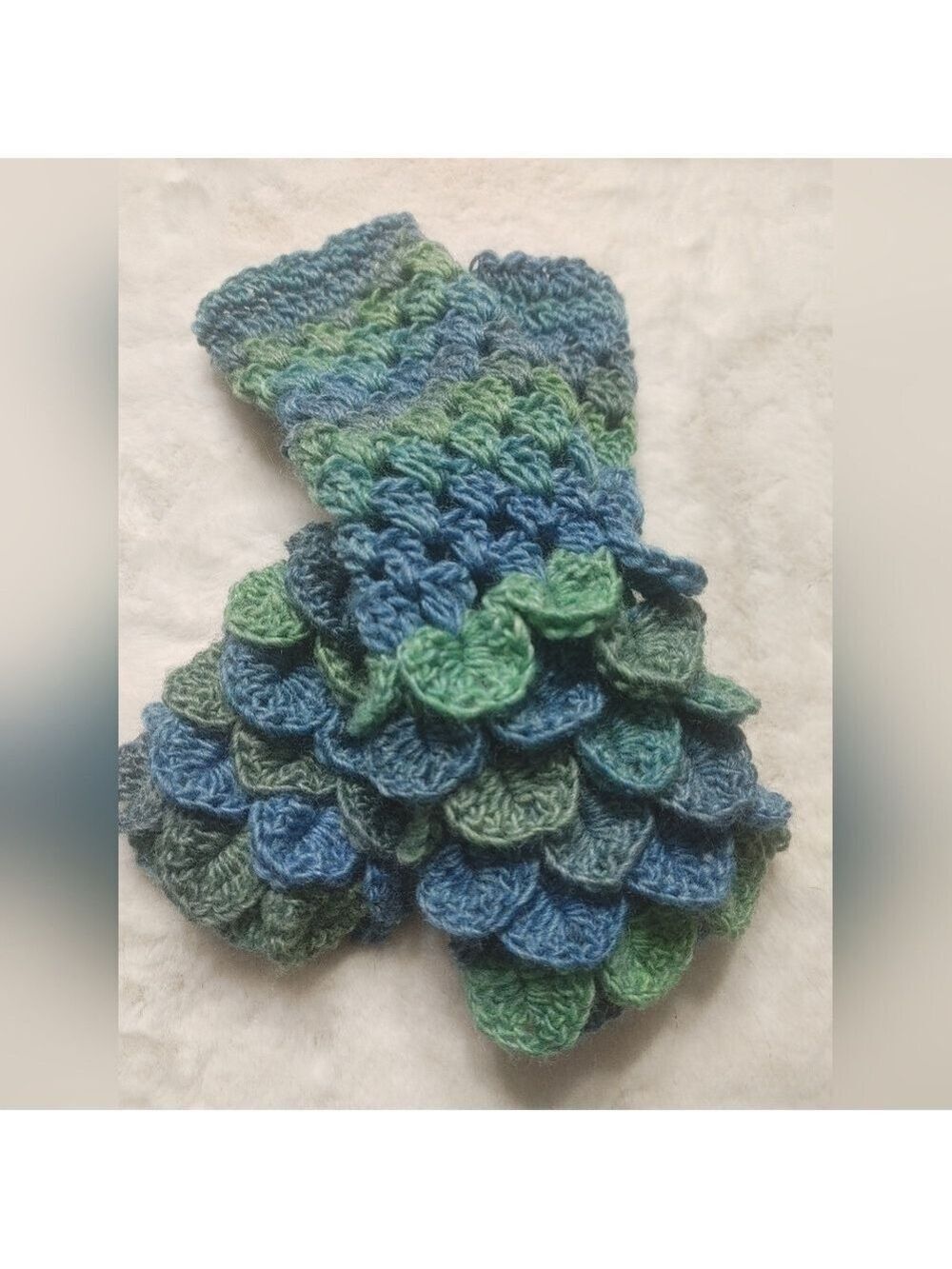 Handmade Crocheted Wool Fingerless Dragonscale Texting Gloves-Green/Blue